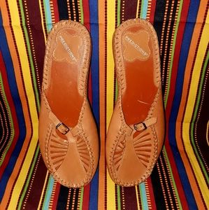 NWOT Predictions Sandals